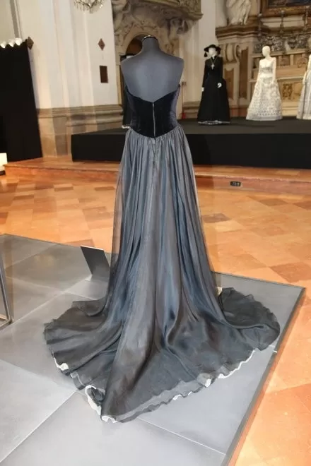 Mostra "Sfila" la moda in tv di Gattinoni