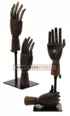 Mano da donna in legno scuro articolata con base