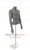 Busto uomo grigio con braccia e base