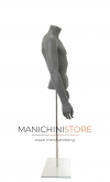 Busto uomo grigio con braccia e base