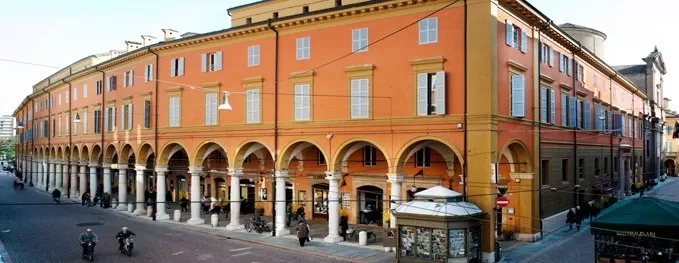 MOSTRA 'Il Portico del Collegio: una citt&agrave; in vetrina'