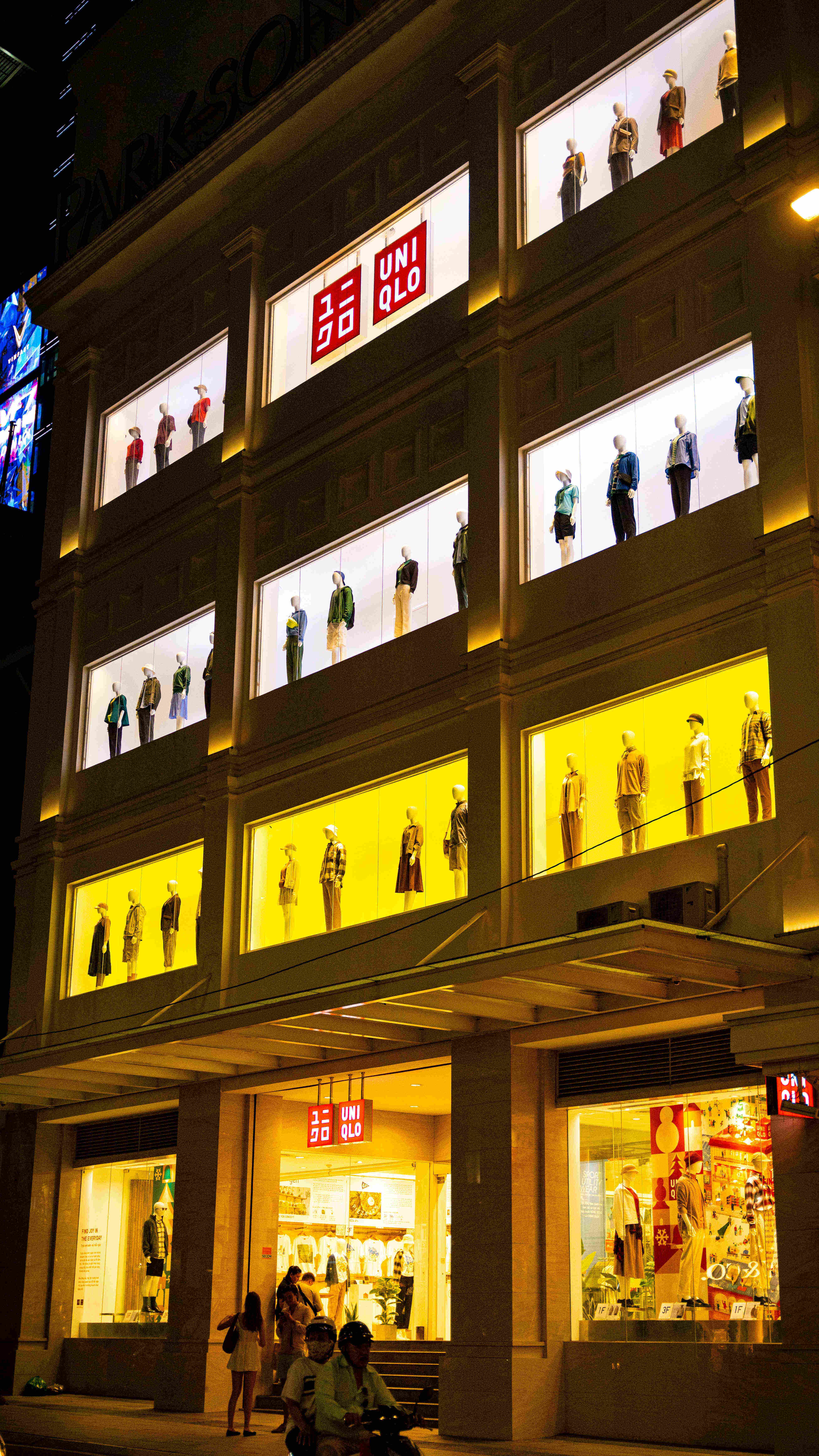 come illuminare una vetrina