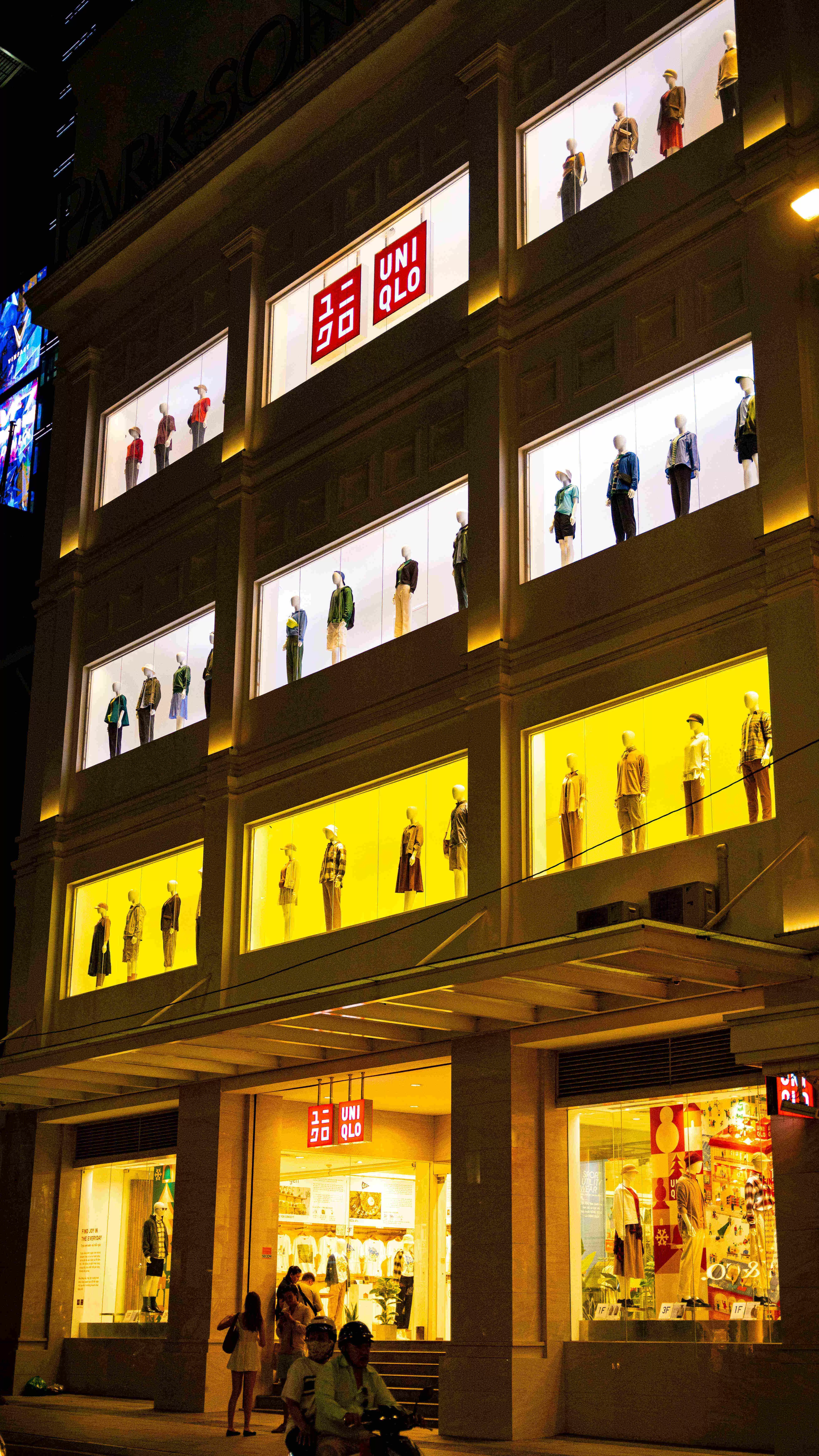 come illuminare una vetrina