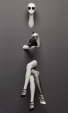 Tris di gambe espositive donna da muro