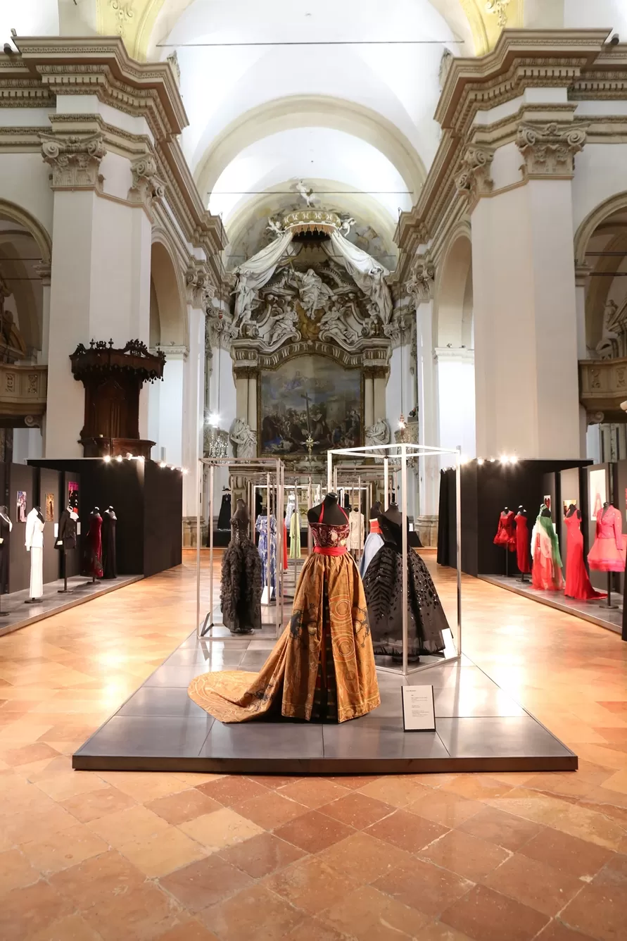 Mostra "Sfila" la moda in tv di Gattinoni