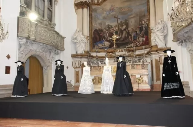Mostra "Sfila" la moda in tv di Gattinoni