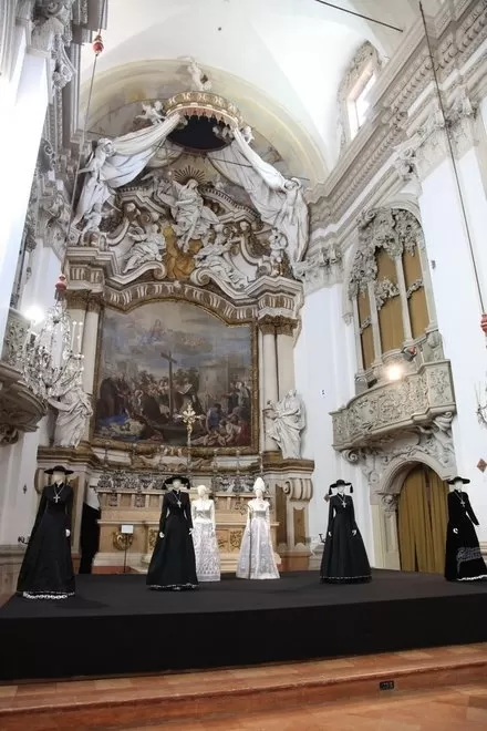 Mostra "Sfila" la moda in tv di Gattinoni