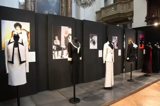 Mostra "Sfila" la moda in tv di Gattinoni