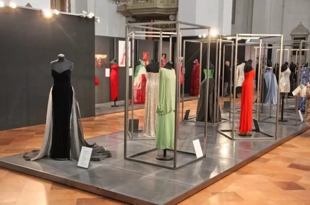 Mostra "Sfila" la moda in tv di Gattinoni