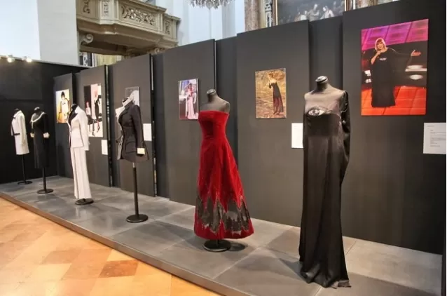 Mostra "Sfila" la moda in tv di Gattinoni