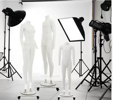 manichini invisibili per negozi