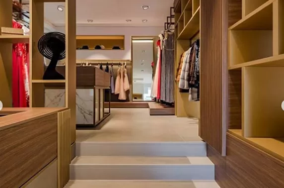NAOMI BOUTIQUE