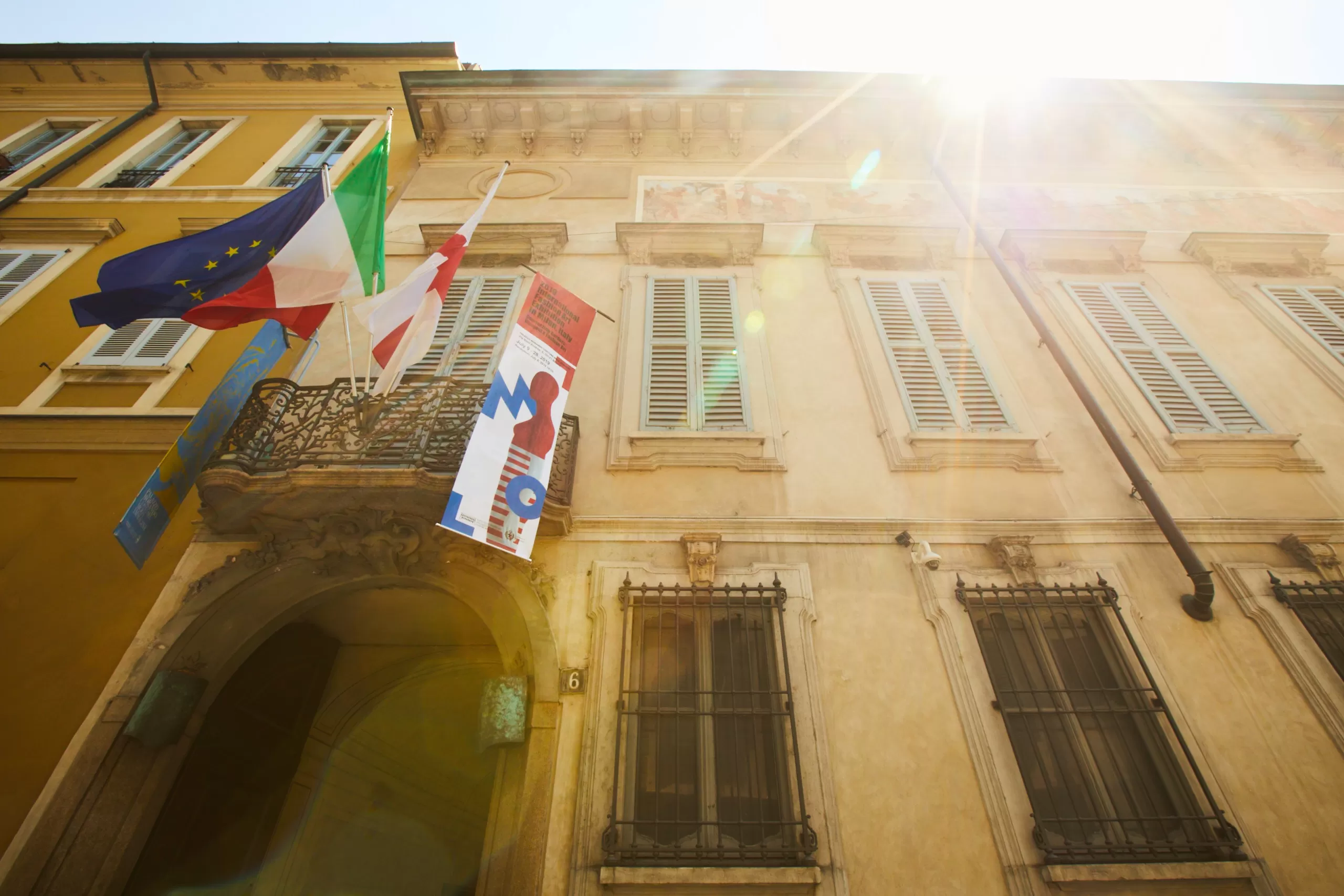 Mostra "Connecting Borders: Hangeul x Fashion Art"