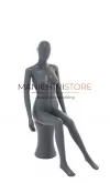 Noleggio manichino donna testa uovo in Ecoplastic - grigio antracite seduto