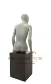 Manichino donna seduto in vetroresina grezza - da verniciare