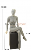 Manichino donna seduto in vetroresina grezza - da verniciare