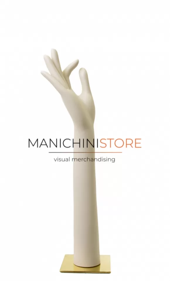 Mano donna con base oro 3