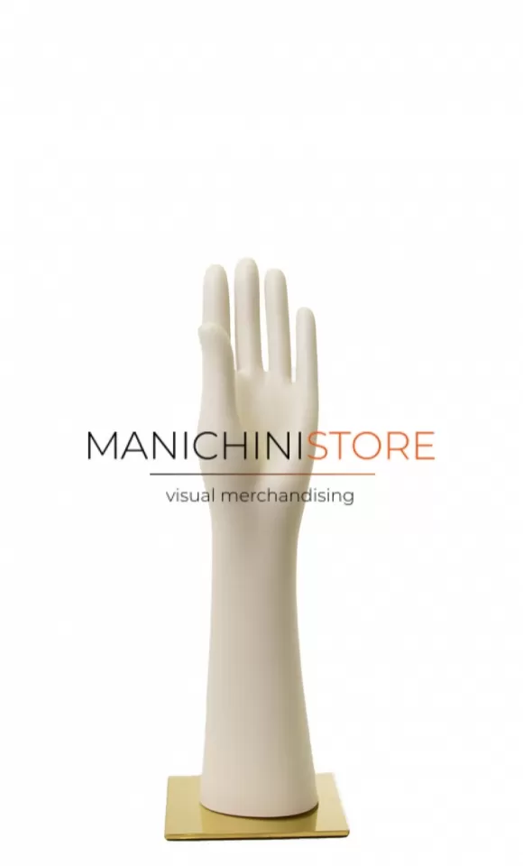 Mano donna con base oro 2