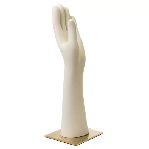 Mano donna con base oro 2