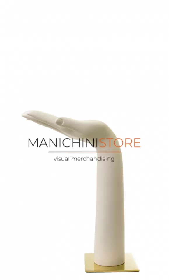 Mano donna con base oro 1