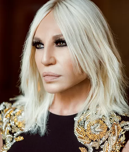 No alle pellicce anche per Versace e Furla