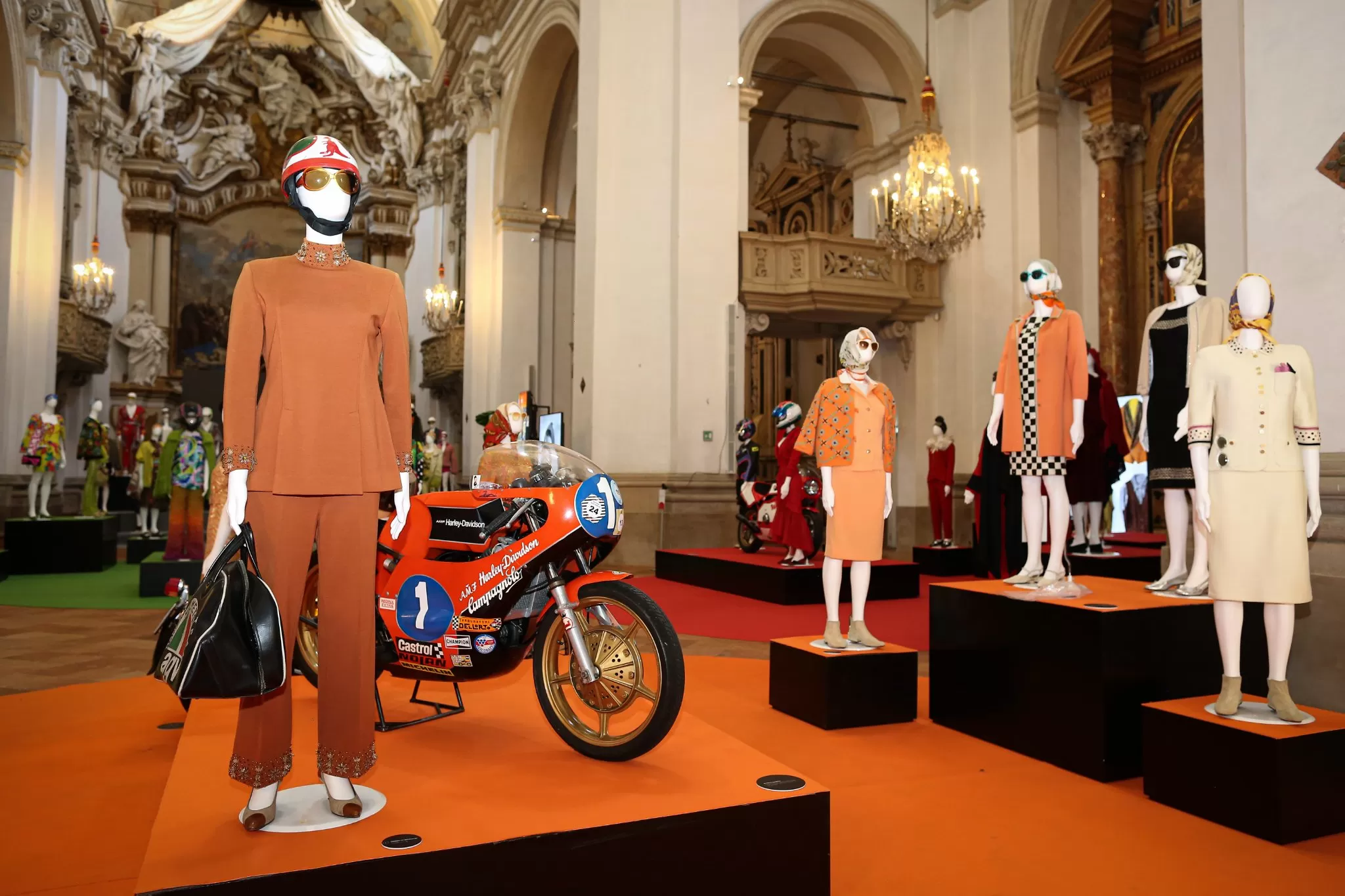 PUNTI INCROCIATI: Moda, Motori e Design