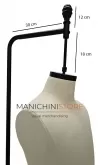 Manichino uomo sartoriale in lino "Tailormade" appeso con base in ghisa