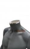 Busto uomo grigio con testa, braccia e base