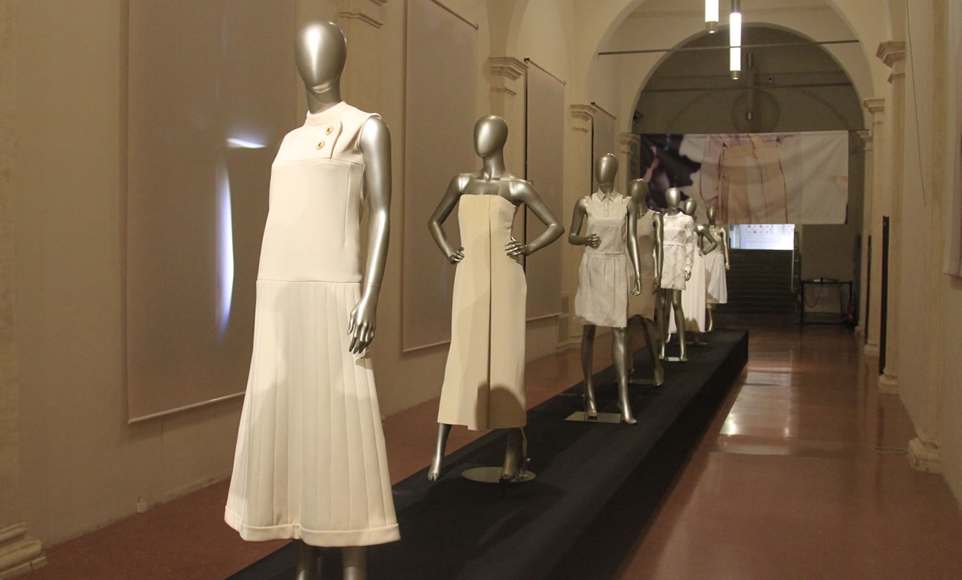 Carpi, "White" in mostra la moda in bianco da Pierre Cardin a Prada