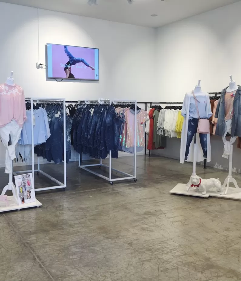 WIYA SHOWROOM
